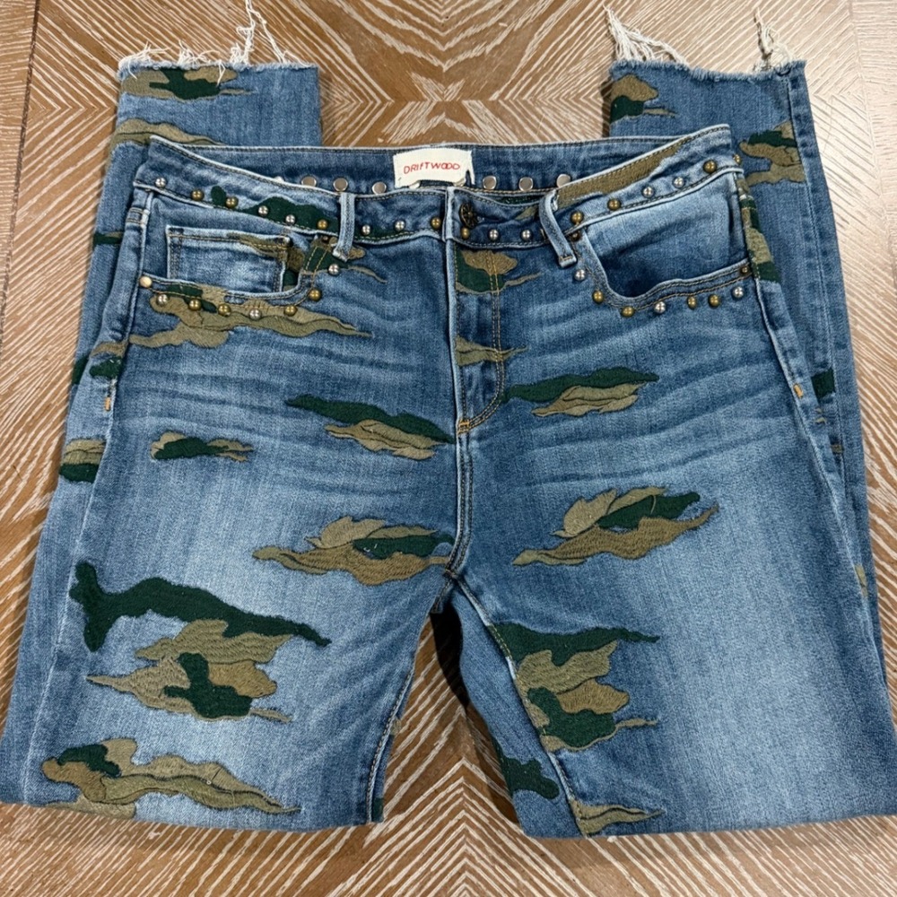 Driftwood Jackie Camo Embroidered Studded Raw Hem Jeans W30 L28 Medium